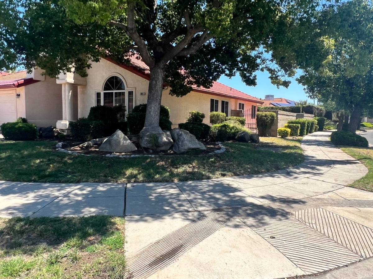 House for rent at 901 Paintbrush Dr, Madera, CA 93637