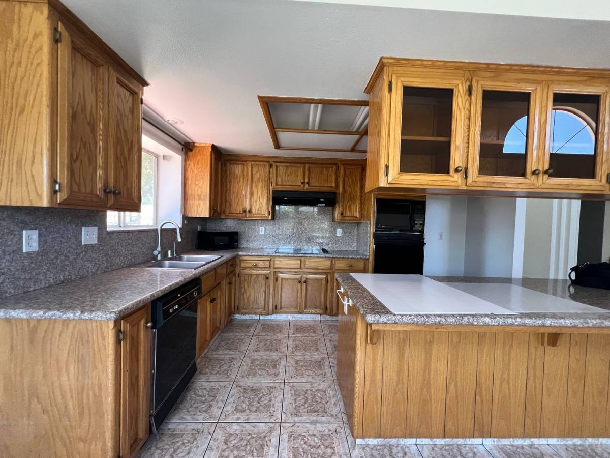 House for rent at 901 Paintbrush Dr, Madera, CA 93637
