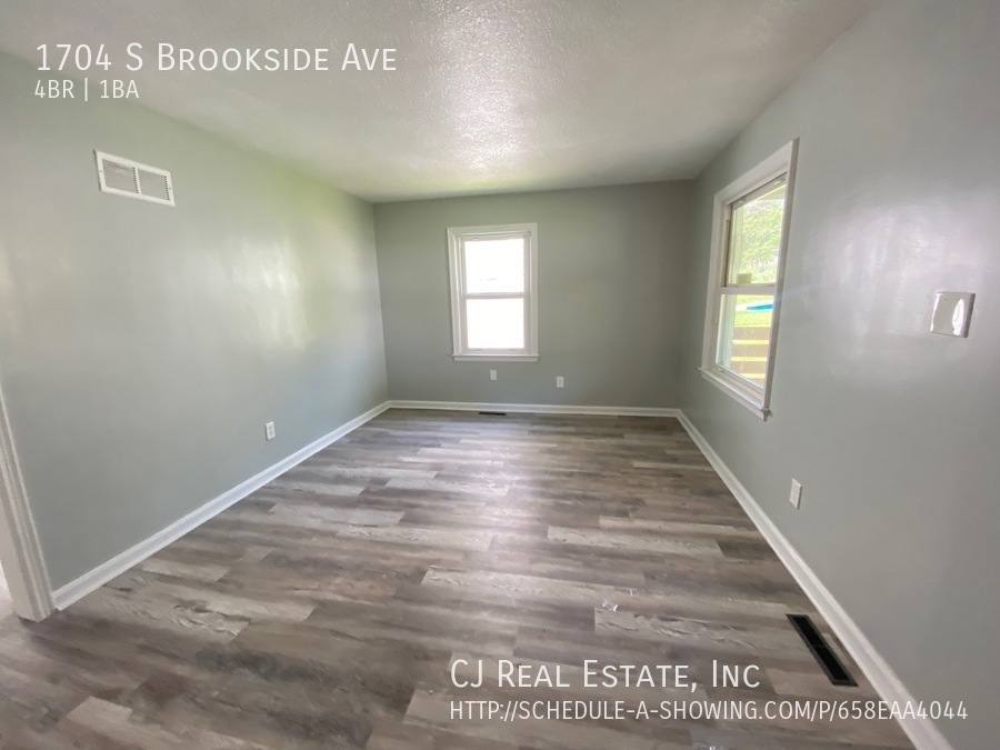 House for rent at 1704 S Brookside Ave, Independence, MO 64052