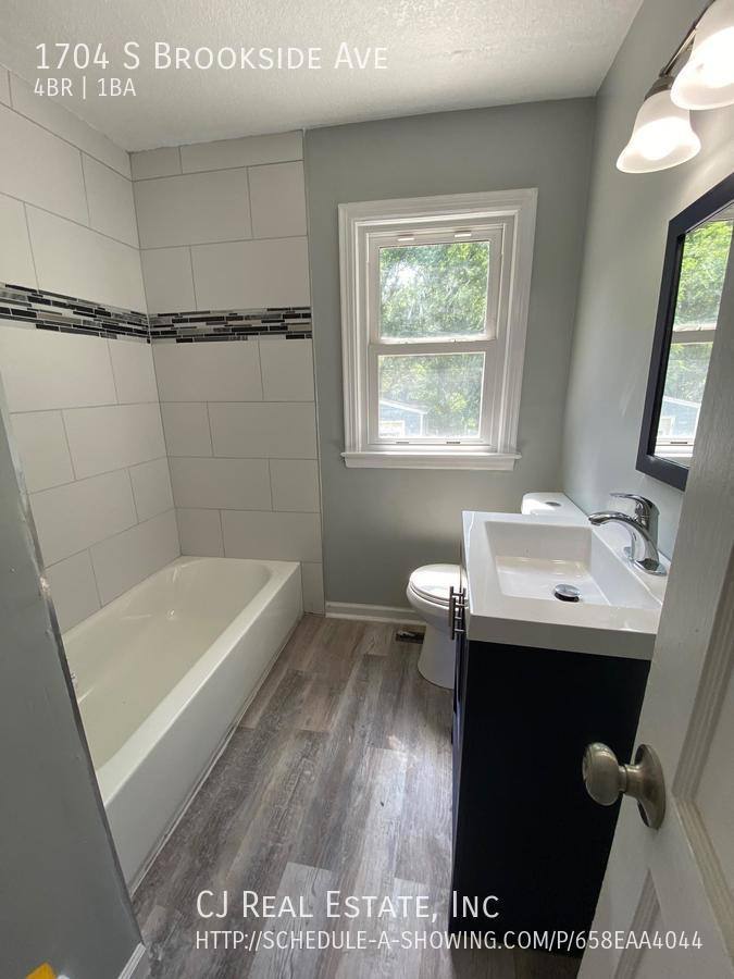 House for rent at 1704 S Brookside Ave, Independence, MO 64052