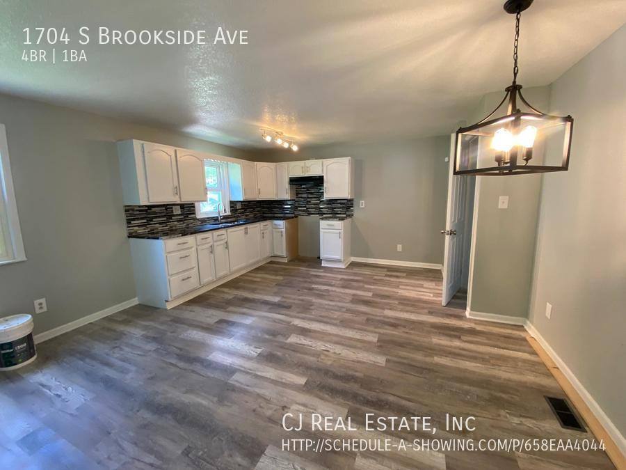 House for rent at 1704 S Brookside Ave, Independence, MO 64052