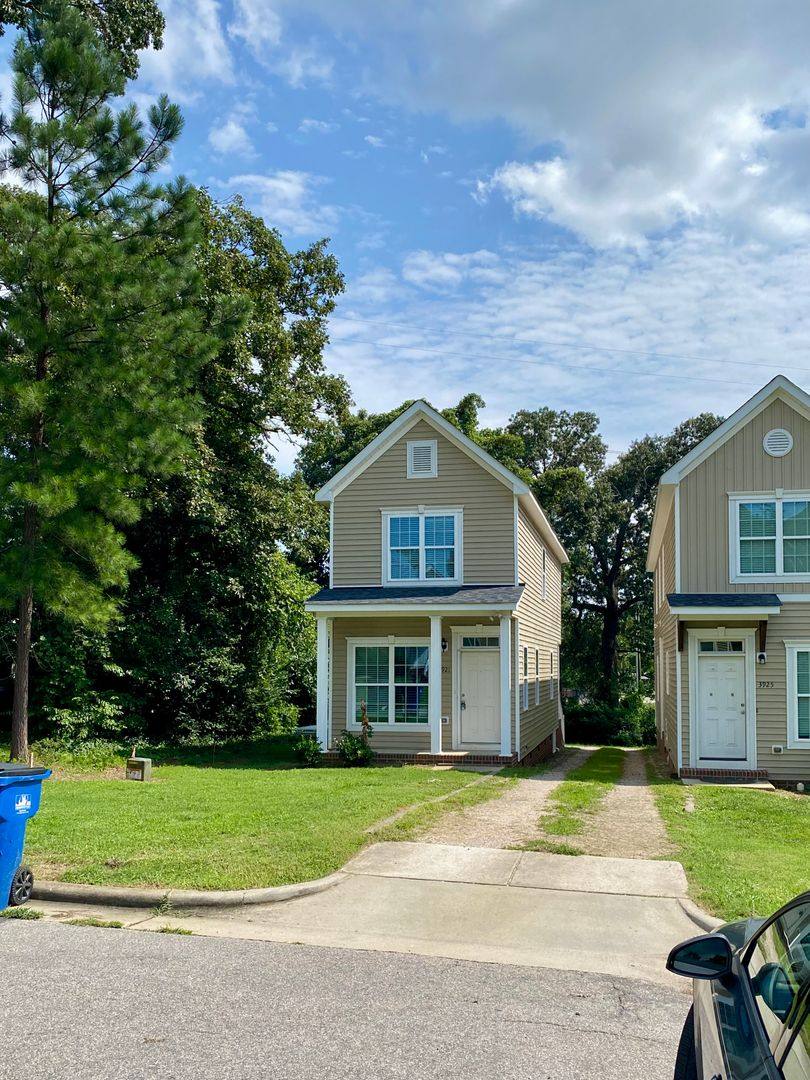 House for rent at 3921 Lexington Dr, Raleigh, NC 27606