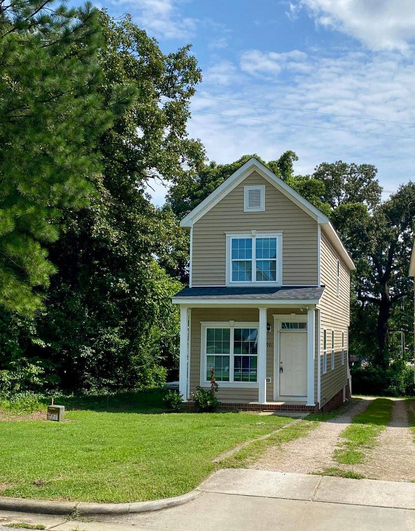 House for rent at 3921 Lexington Dr, Raleigh, NC 27606