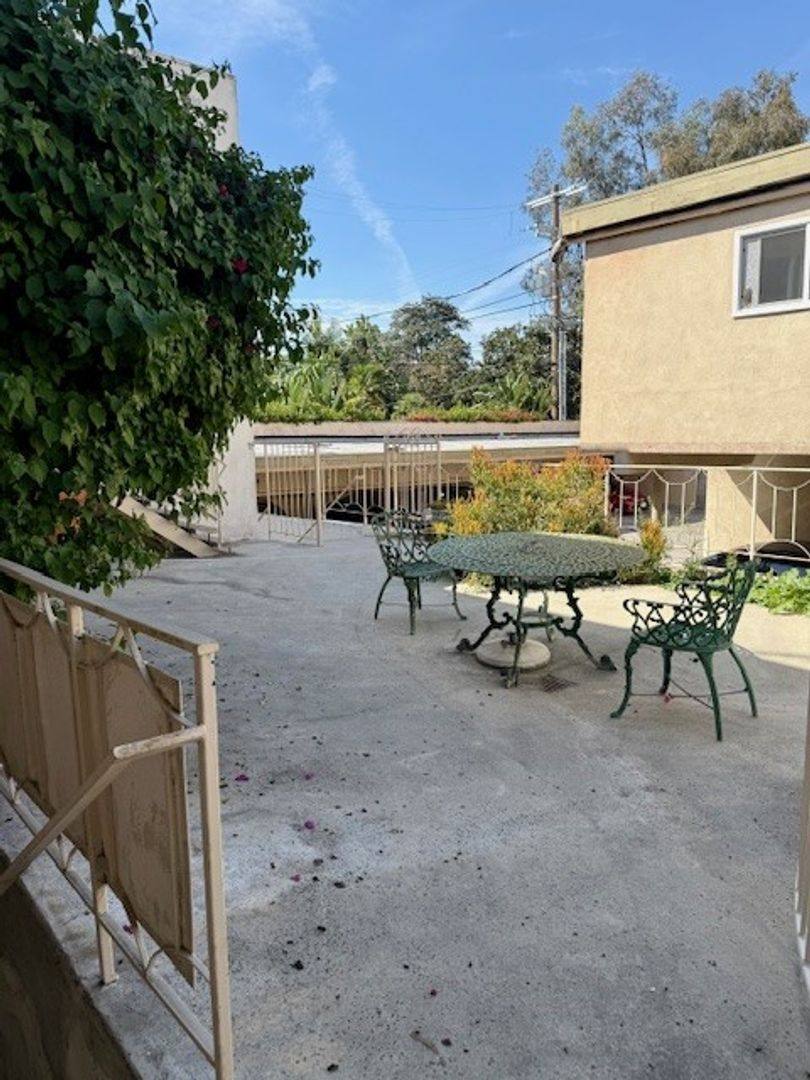 Apartment for rent at 4901 Laurel Canyon Blvd, Valley Village, CA 91607