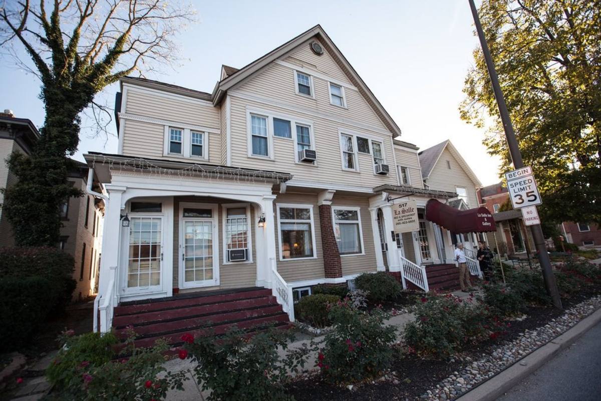 Apartment for rent at 517 W Washington Blvd, Fort Wayne, IN 46802