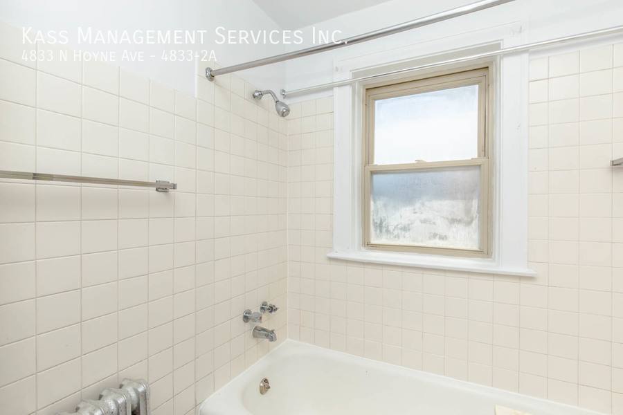 Apartment for rent at 4833 N Hoyne Ave #2A, Chicago, IL 60625