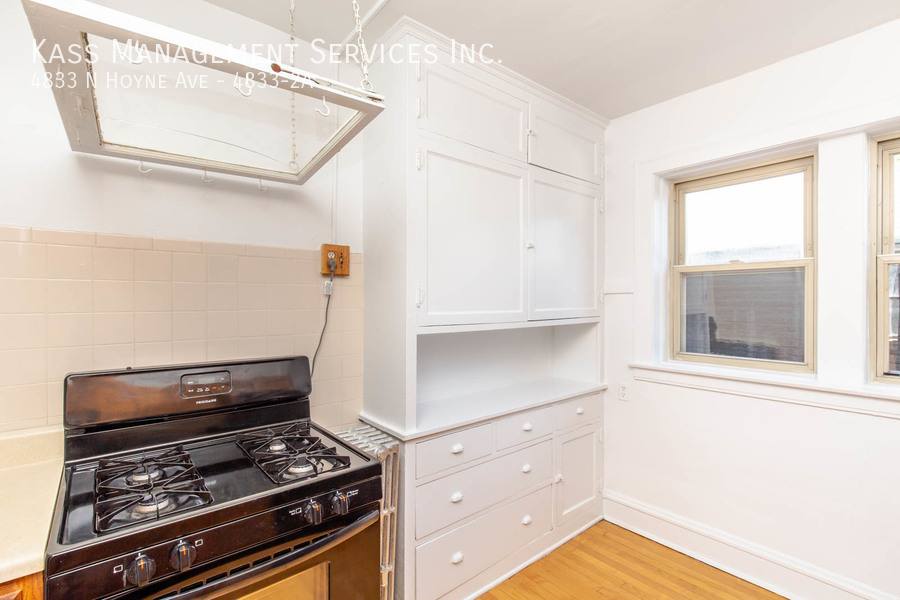 Apartment for rent at 4833 N Hoyne Ave #2A, Chicago, IL 60625