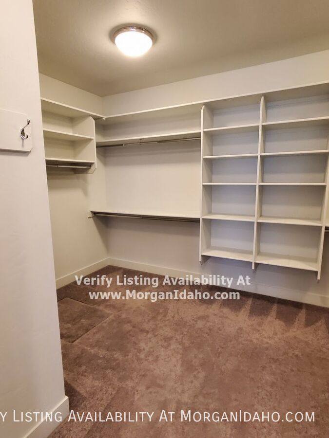 House for rent at 6518 N Fairborn Ave, Meridian, ID 83646