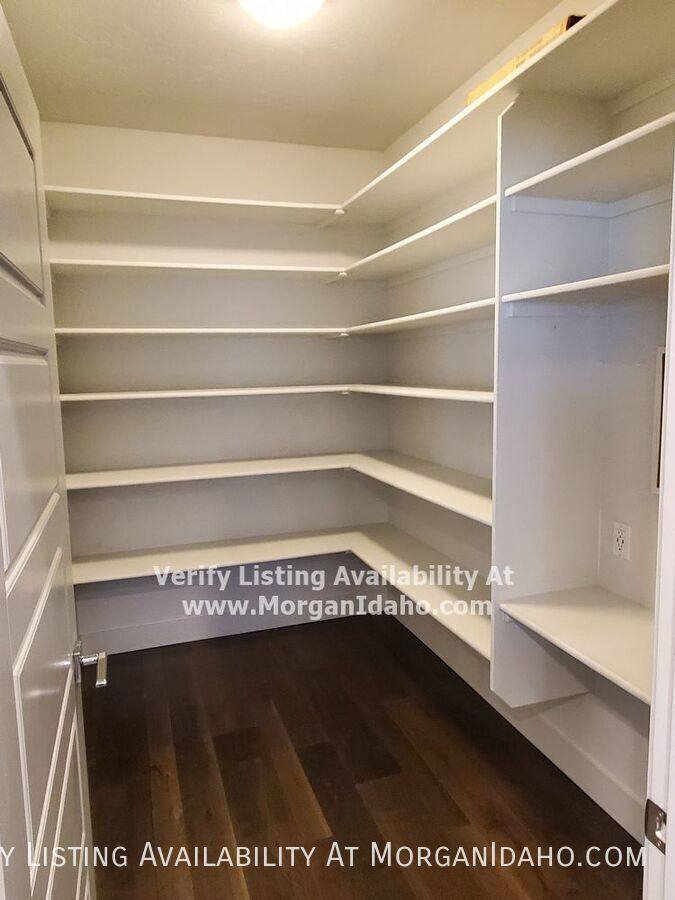 House for rent at 6518 N Fairborn Ave, Meridian, ID 83646