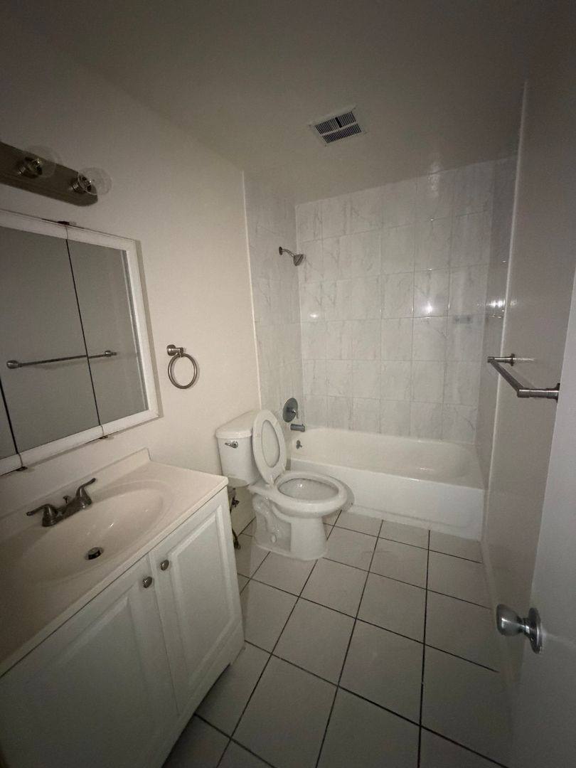Apartment for rent at 550 Temple Ave, Long Beach, CA 90814
