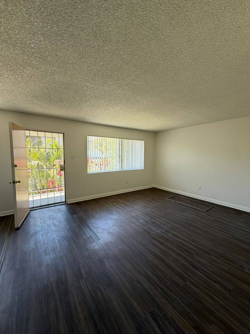 Apartment for rent at 550 Temple Ave, Long Beach, CA 90814