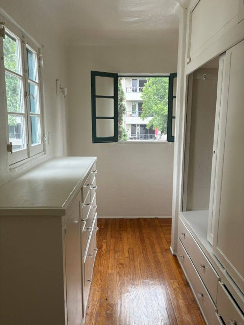 Apartment for rent at 2112 E 1st St, Long Beach, CA 90803