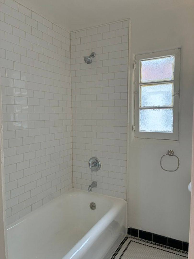Apartment for rent at 2112 E 1st St, Long Beach, CA 90803
