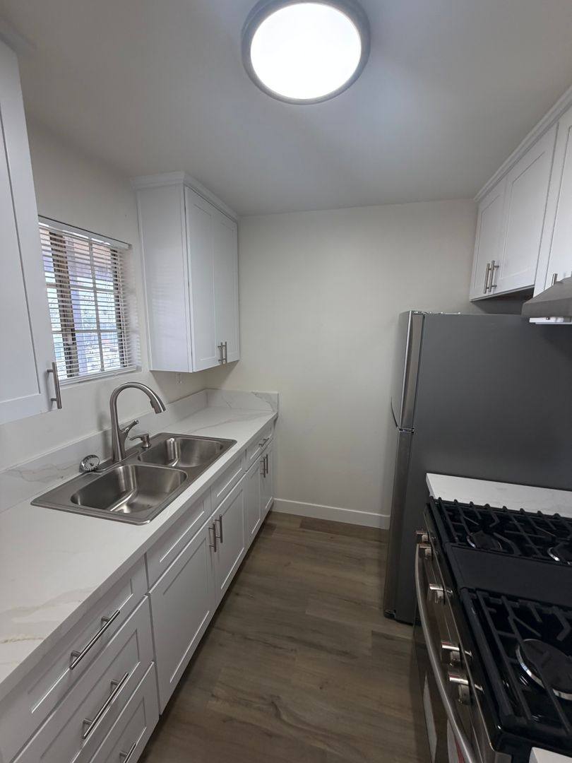 Apartment for rent at 1030 Coronado Ave, Long Beach, CA 90804