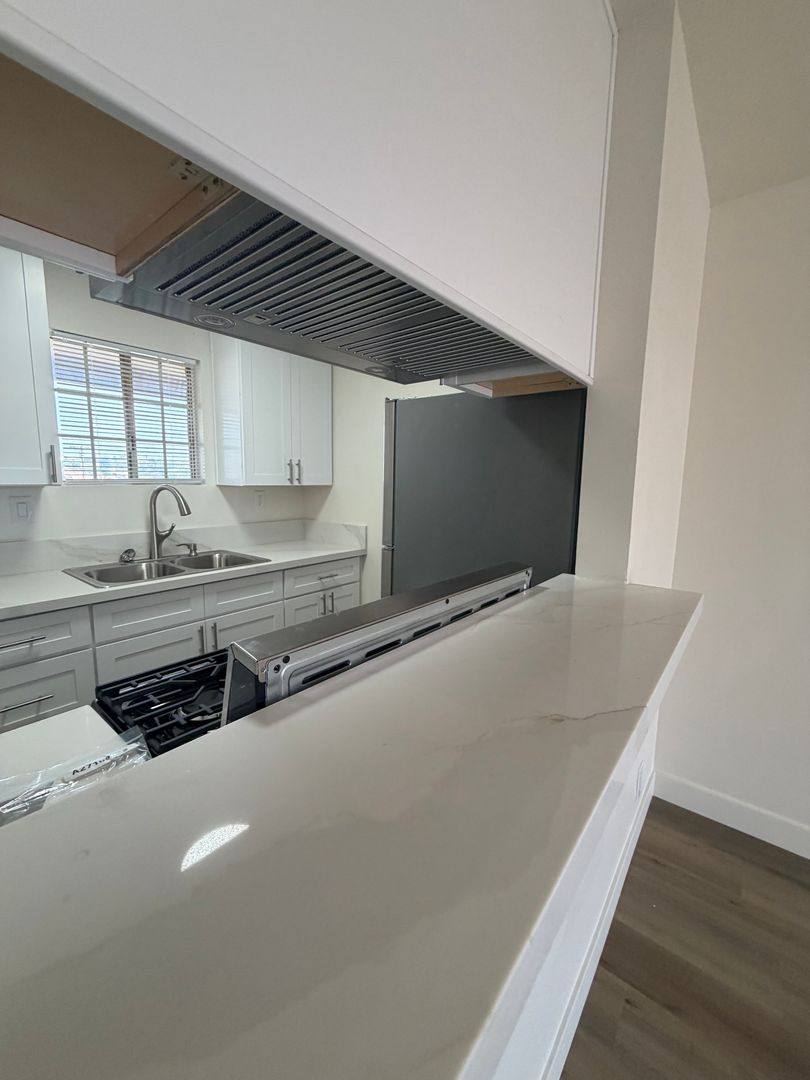 Apartment for rent at 1030 Coronado Ave, Long Beach, CA 90804