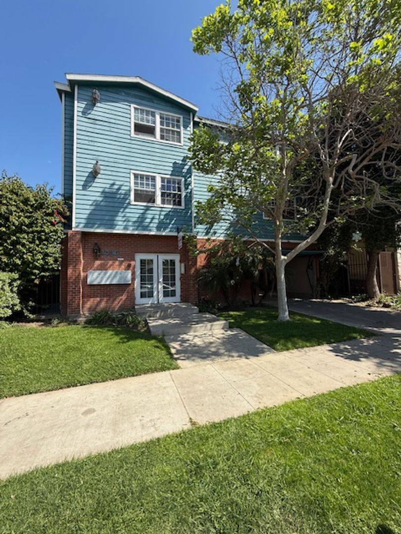 Apartment for rent at 1030 Coronado Ave, Long Beach, CA 90804