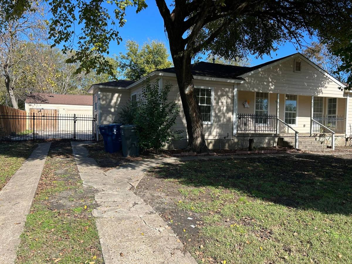 House for rent at 1531 Maple Dr, Garland, TX 75042