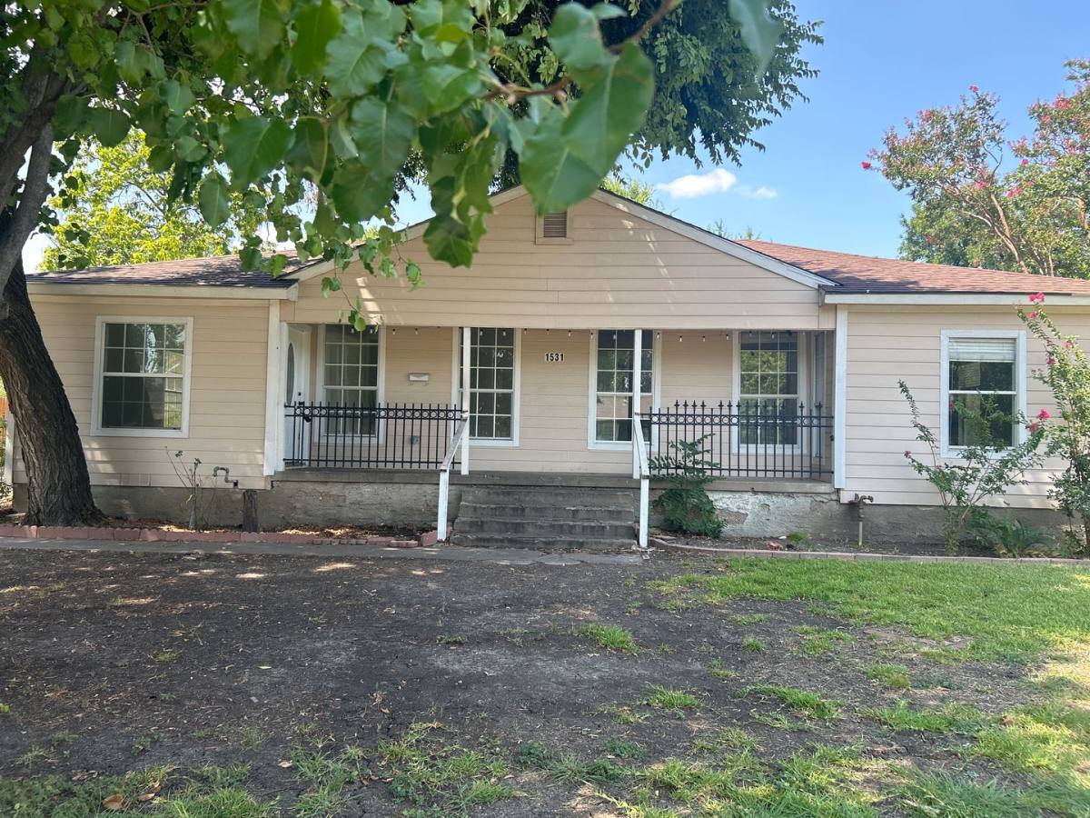 House for rent at 1531 Maple Dr, Garland, TX 75042