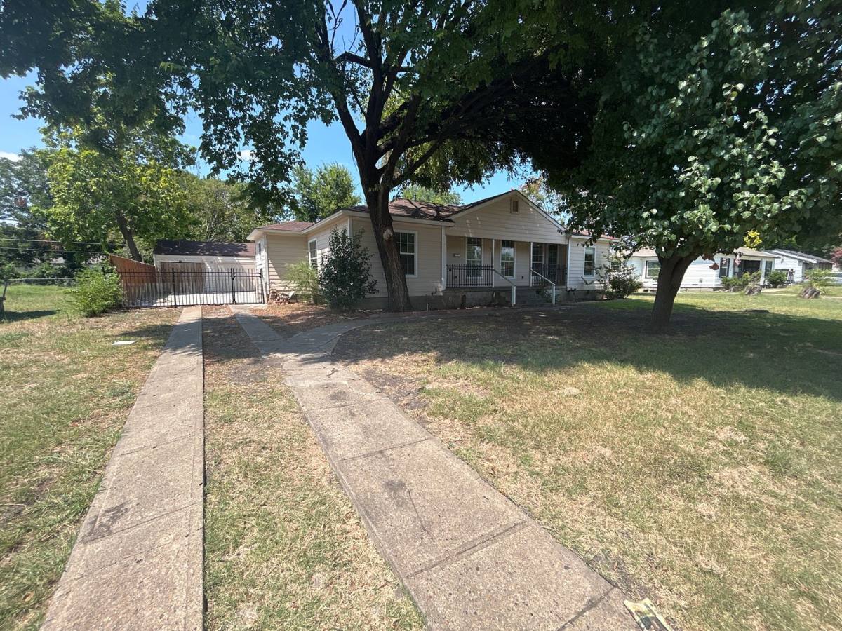 House for rent at 1531 Maple Dr, Garland, TX 75042