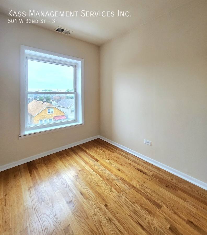 Apartment for rent at 504 W 32nd St #3F, Chicago, IL 60616