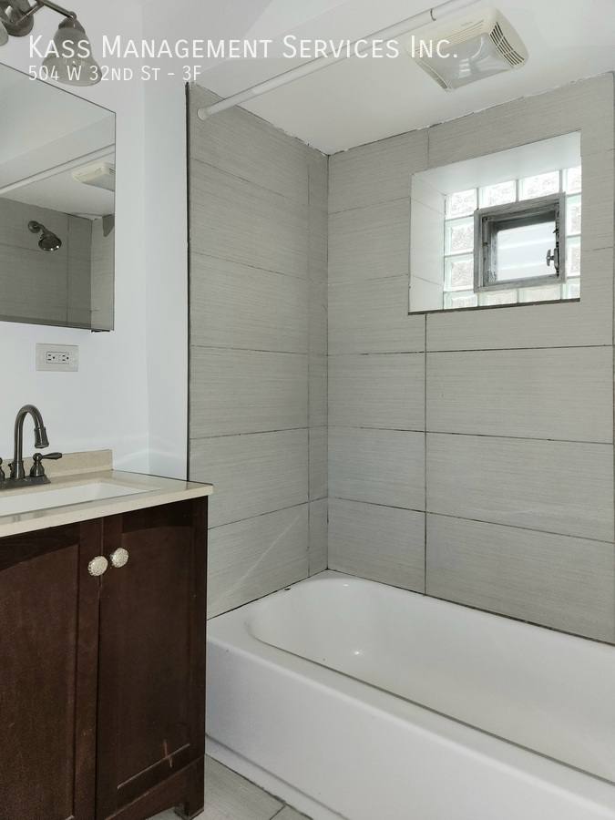 Apartment for rent at 504 W 32nd St #3F, Chicago, IL 60616