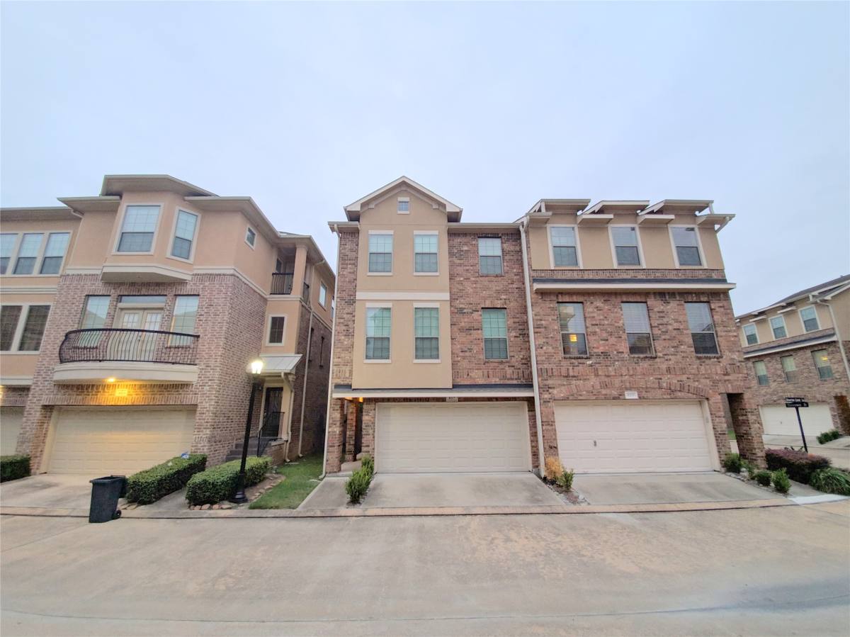 Townhouse for rent at 8117 Silverton Creek Lane, Houston, TX 77040