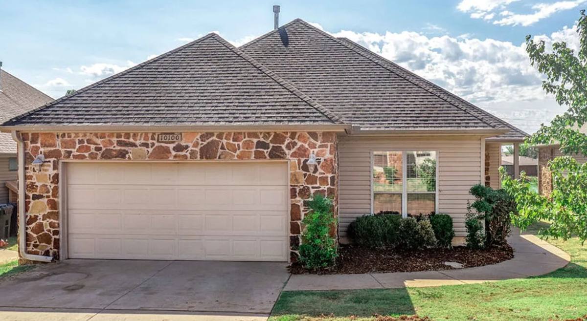 House for rent at 10100 Shadowview Dr, Oklahoma City, OK 73159