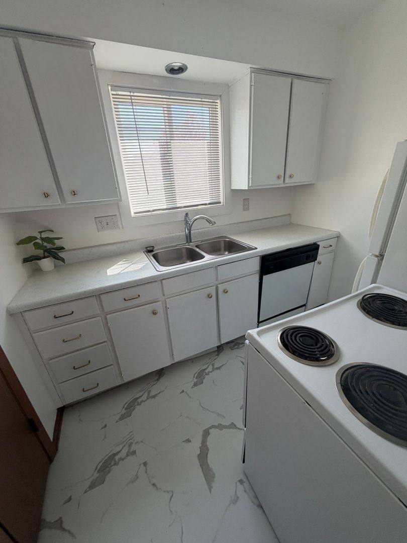 Apartment for rent at 417-423 27th St NE, Rochester, MN 55906