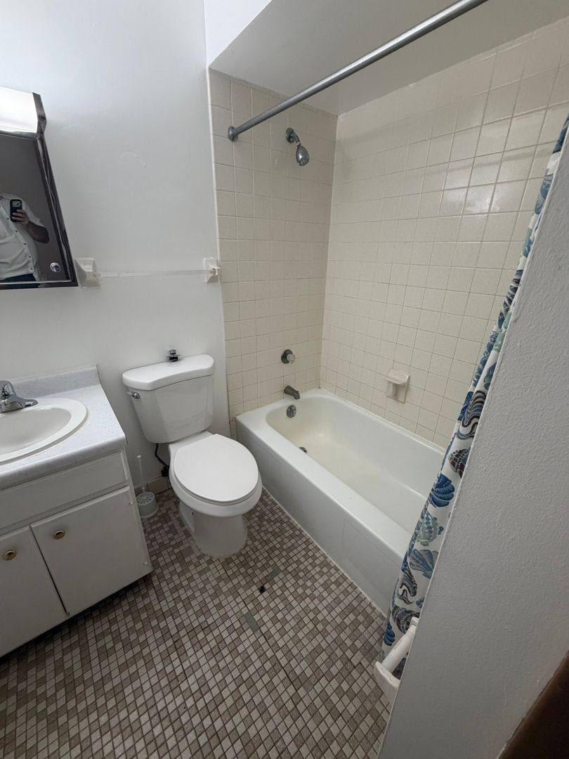 Apartment for rent at 417-423 27th St NE, Rochester, MN 55906