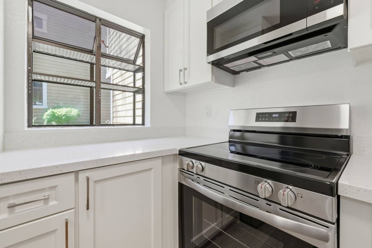 Townhouse for rent at 721 Center Ave, Martinez, CA 94553