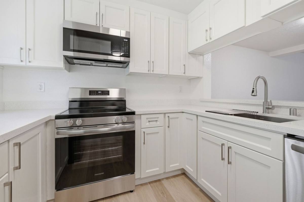 Townhouse for rent at 721 Center Ave, Martinez, CA 94553