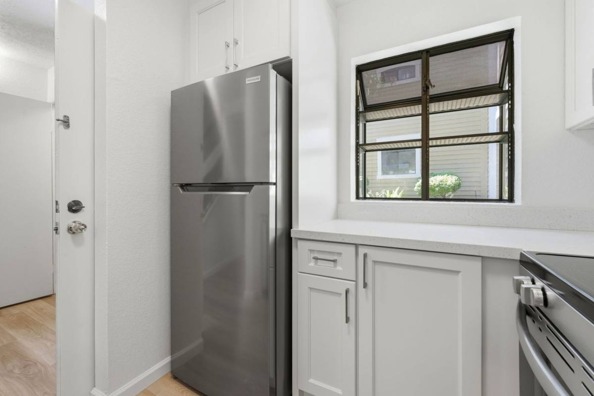 Townhouse for rent at 721 Center Ave, Martinez, CA 94553