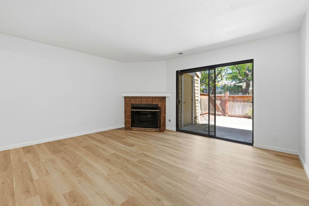 Townhouse for rent at 721 Center Ave, Martinez, CA 94553