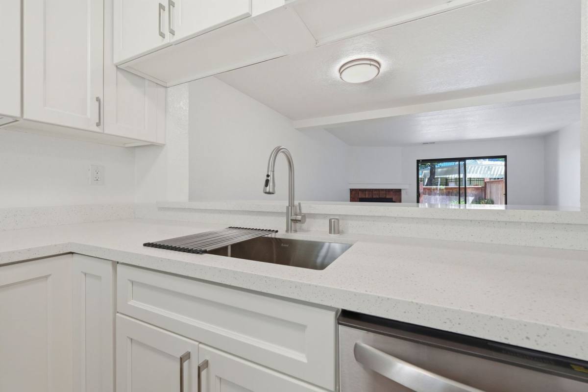 Townhouse for rent at 721 Center Ave, Martinez, CA 94553