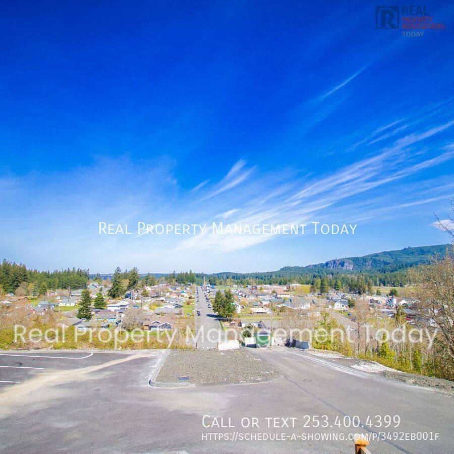 Townhouse for rent at 300 Larson St W #C, Eatonville, WA 98328