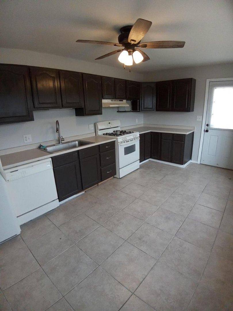 House for rent at 1805 Denton St, Springfield, IL 62702