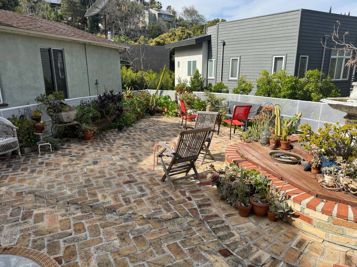 Apartment for rent at 2564 Corralitas Dr, Los Angeles, CA 90039