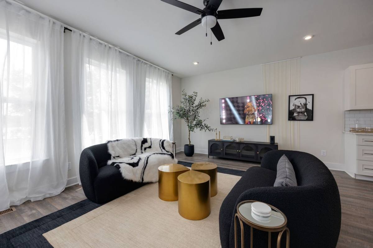 Townhouse for rent at 5621 Lenox Ave, Nashville, TN 37209