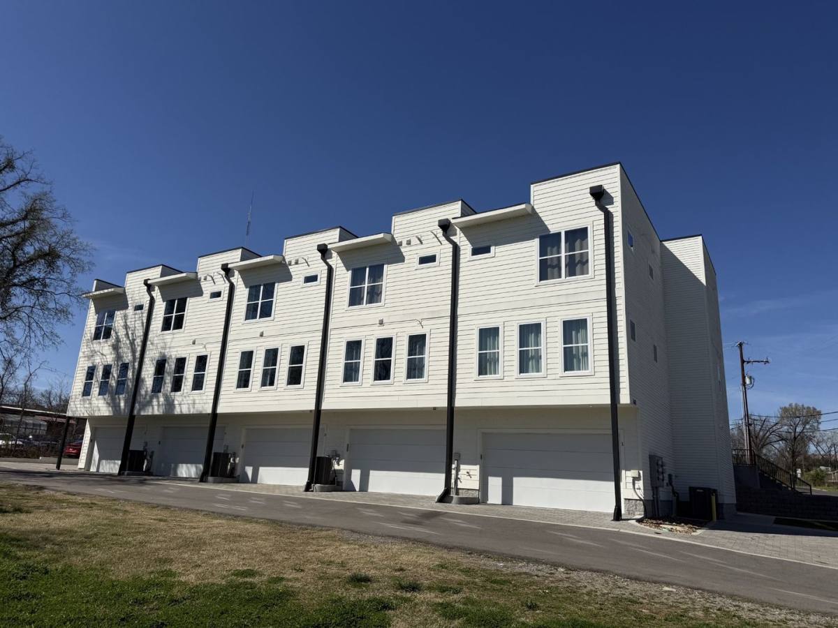 Townhouse for rent at 5621 Lenox Ave, Nashville, TN 37209