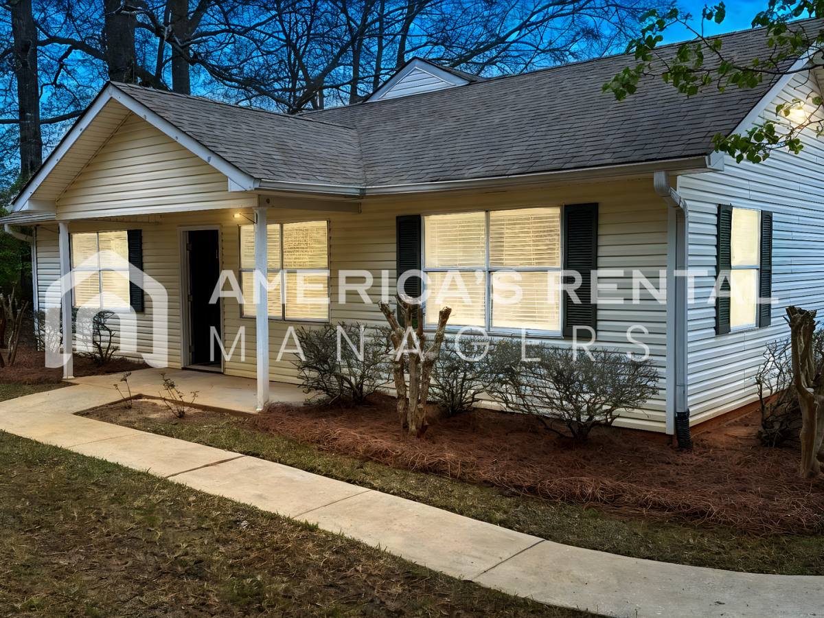 Townhouse for rent at 430 Canterbury Rd, Montevallo, AL 35115