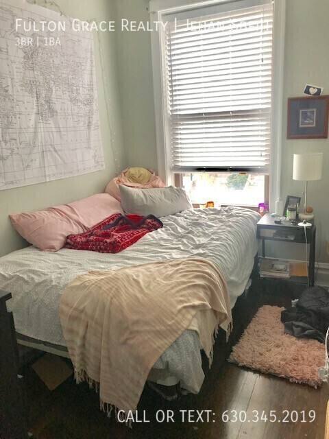 Apartment for rent at 910 W Addison St #2F, Chicago, IL 60613