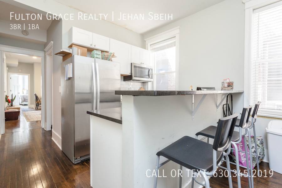 Apartment for rent at 910 W Addison St #2F, Chicago, IL 60613