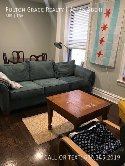 Apartment for rent at 910 W Addison St #2F, Chicago, IL 60613