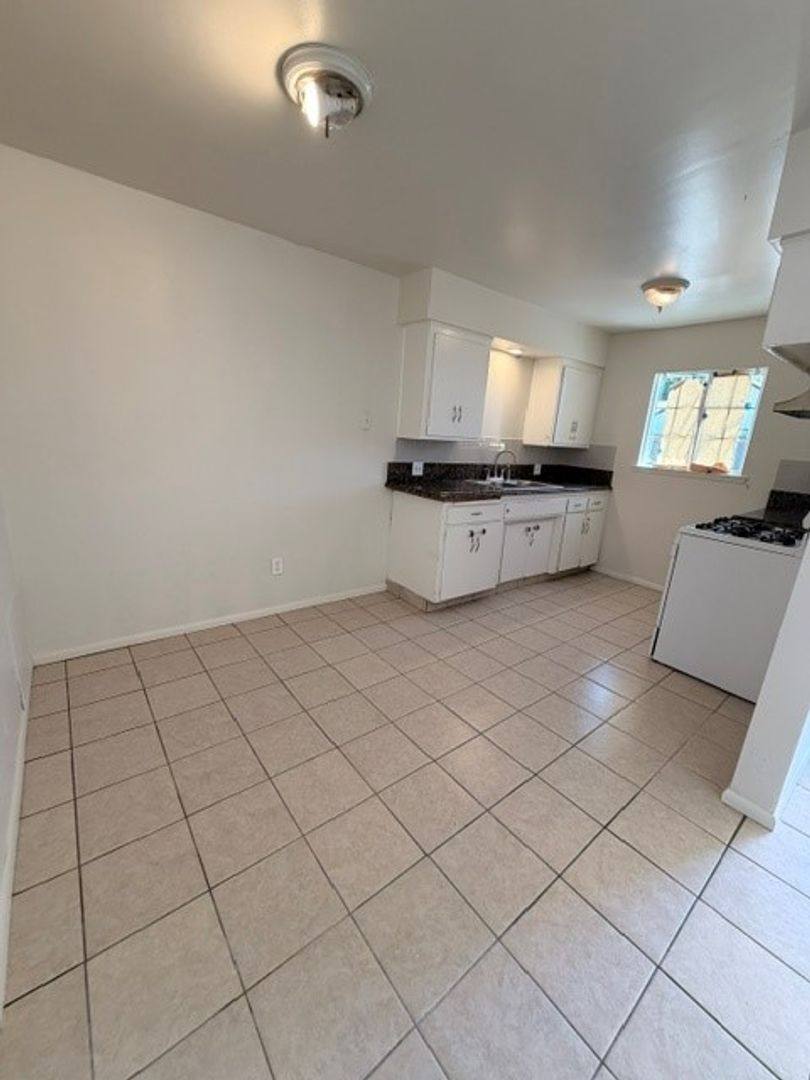 Apartment for rent at 1901 Buena Vista St, Bakersfield, CA 93304