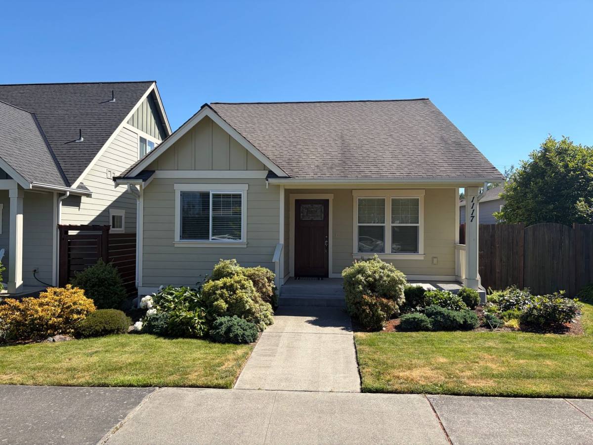 House for rent at 1117 10th St, Anacortes, WA 98221