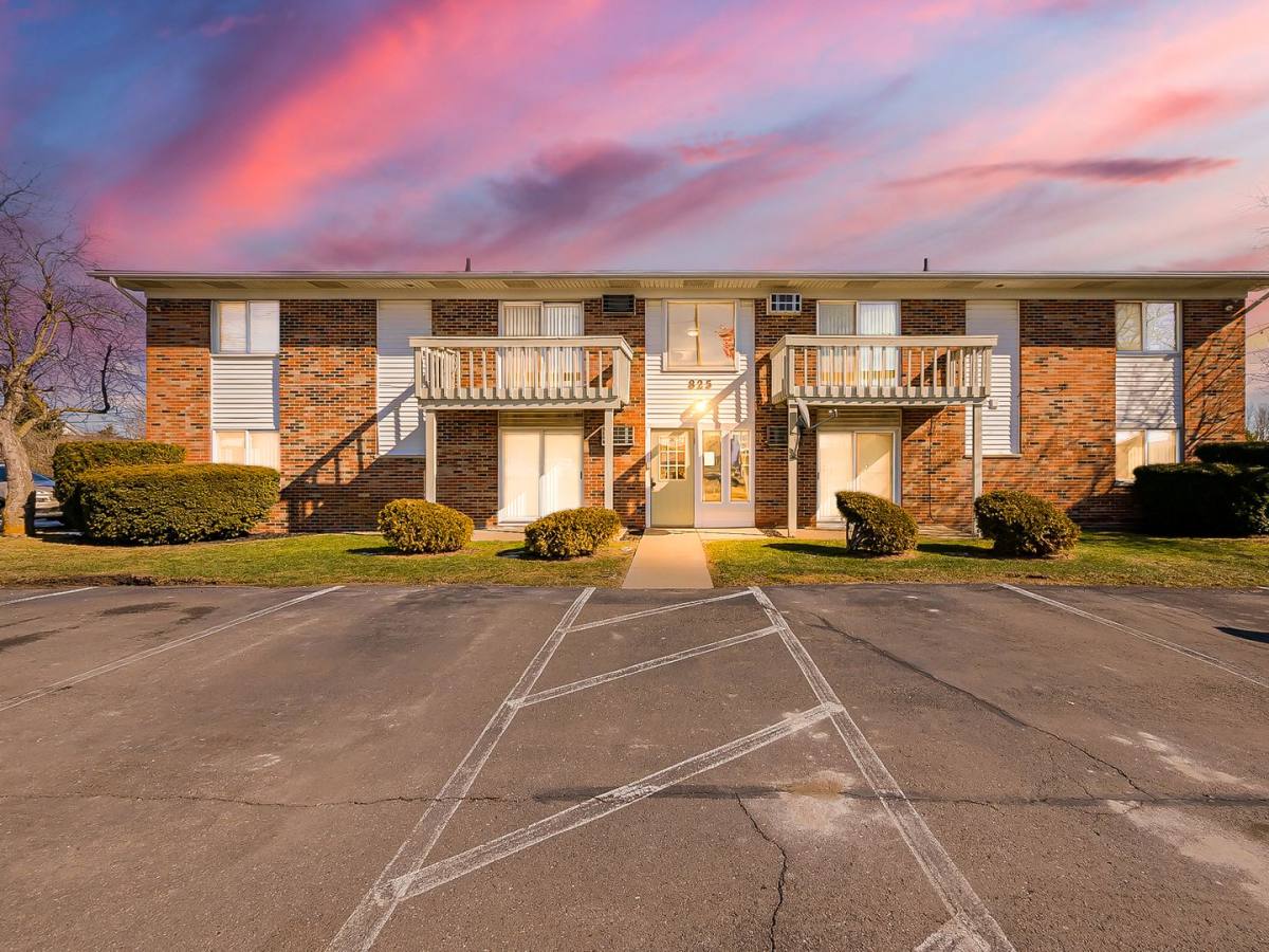 Apartment for rent at 825 S Grand Ave, Fowlerville, MI 48836