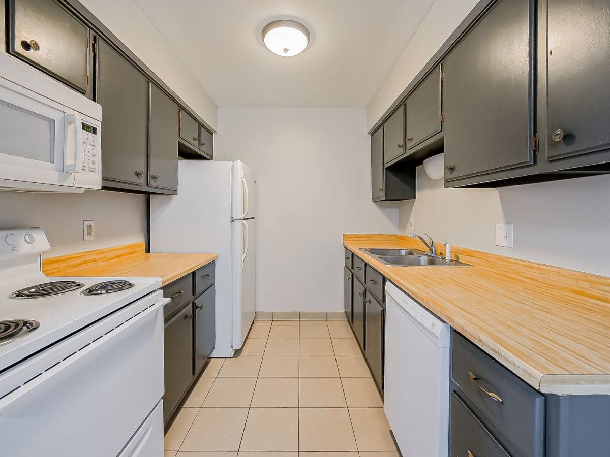 Apartment for rent at 825 S Grand Ave, Fowlerville, MI 48836