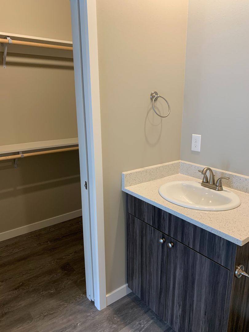644 E St, Blaine, WA 98230 - Apartment for Rent - Image 10