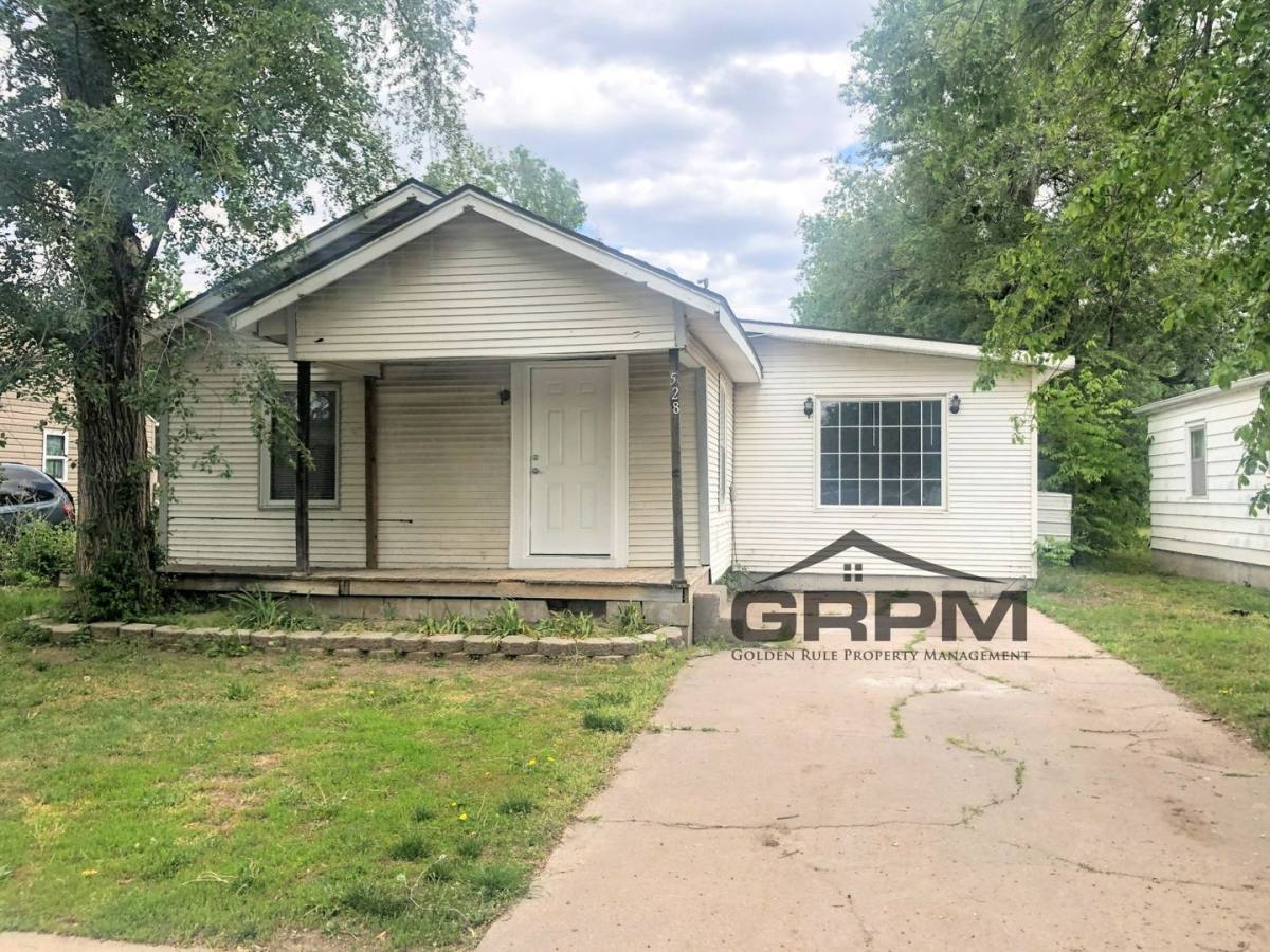 House for rent at 528 N Grandview St, Hutchinson, KS 67501