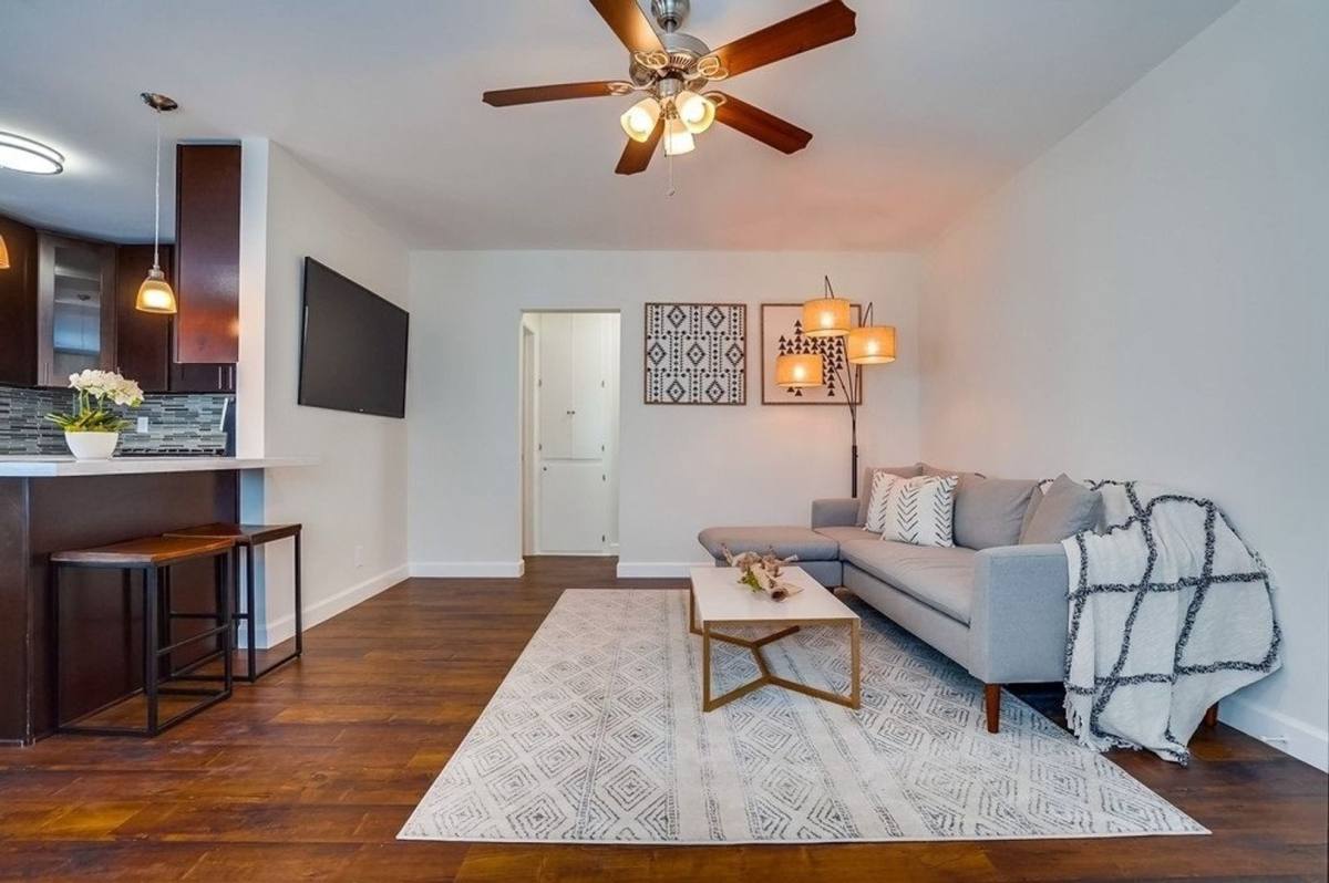 Apartment for rent at 633 W Hyde Park Blvd #10, Inglewood, CA 90302
